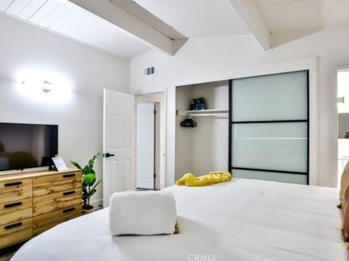 9682 Kennelly Ln, Anaheim CA  92804-5339 exterior