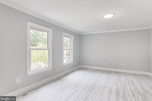 6309 Capella Ave, Springfield VA  22015-3220 exterior