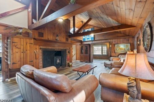 107 Overlook Rd, Fredon, NJ 07860-9771