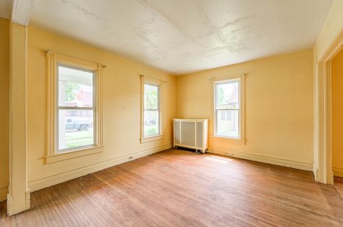 815 Sycamore St, Ottawa, IL 61350-2739