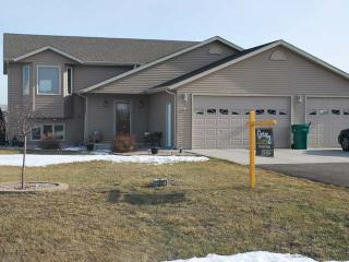6309 Copper Ridge Ln, Bismarck, ND 58504-9524