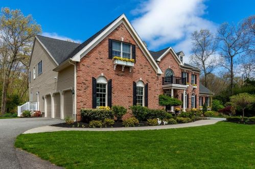 55 Judge Torres Ln, Warwick, RI 02818-1159