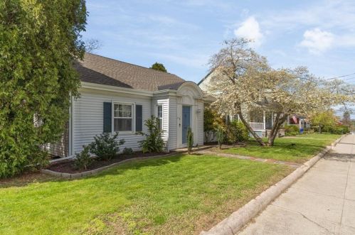 73 Granite St, Westerly, RI 02891-2235