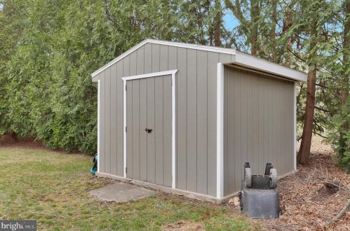 60 Baugher Dr, Hanover PA 17331-4004 exterior