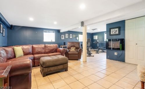 3 Autumn Ln, Hackettstown NJ  07840-4704 exterior