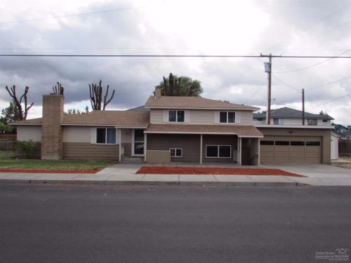 2320 Volcano Ave, Eagle Crest, OR 97756-7708