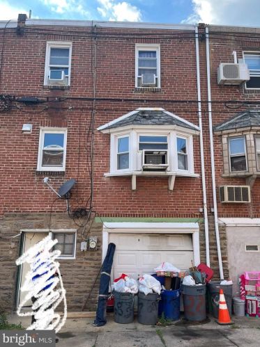 6831 Large St, Philadelphia, PA 19149-2110