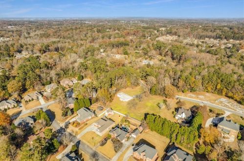 230 Flowers Cove Ln, Lilburn, GA 30047-7047