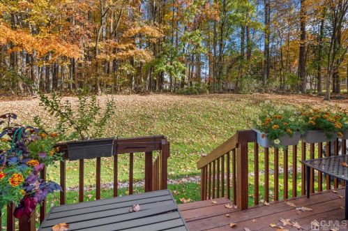 32 Coriander Dr, Princeton NJ  08540-9425 exterior