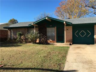205 Meadow Ln, Mustang, OK 73064-4125