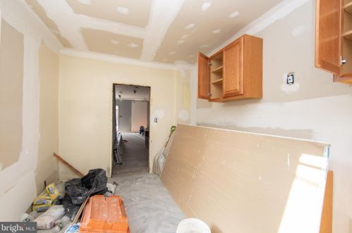 1070 Langham Ave, Camden NJ 08103-2818 exterior