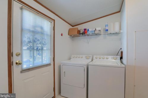 200 Cricklewood Ct, Lancaster PA  17603-2173 exterior