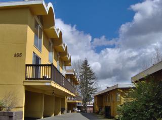 855 Broadway Dr, Portland OR  97201-3189 exterior