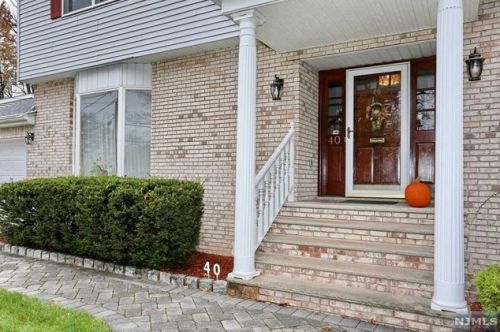 40 Bussell Ct, Dumont, NJ 07628-1803