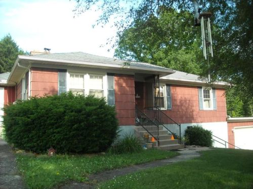139 Spring St, Shady Spring, WV 25918-8083