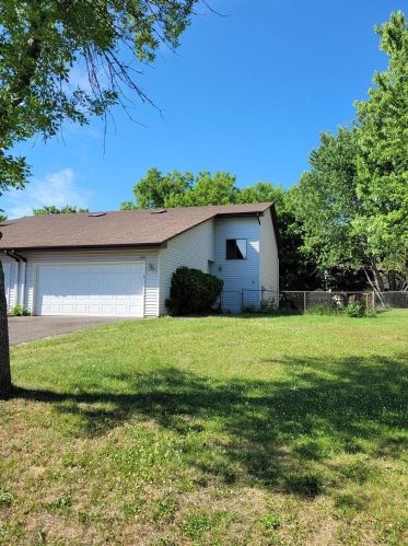 1267 Hilltop Ct, Saint Paul, MN 55109-2037