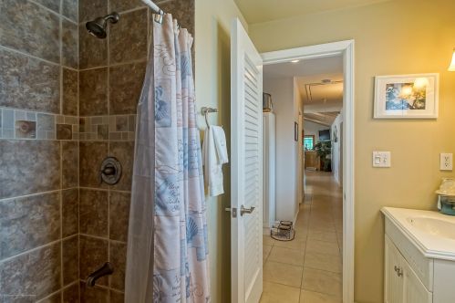 16 Las Vegas Rd, Lavallette NJ 08735-1815 exterior