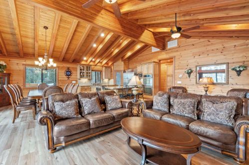 11030 Ski Slope Way, Truckee, CA 96161-6601