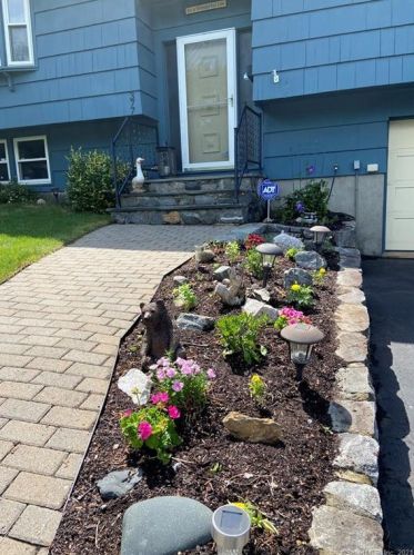 377 Gaylord Dr, Waterbury, CT 06708-2186