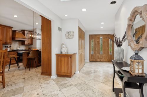 1875 Hilltop Ln, Bannockburn, IL 60015-1559