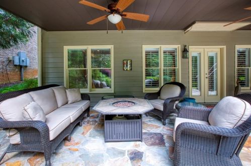 2527 Brookline Cir, Atlanta GA  30319-3690 exterior