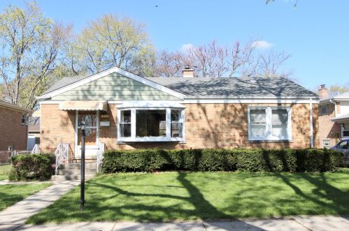 8022 Central Ave, Morton Grove, IL 60053-3524