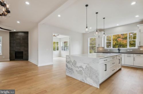 4104 Oak Hill Dr, Annandale, VA 22003-3416