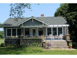 40 Church St, Westerly, RI 02808-1325