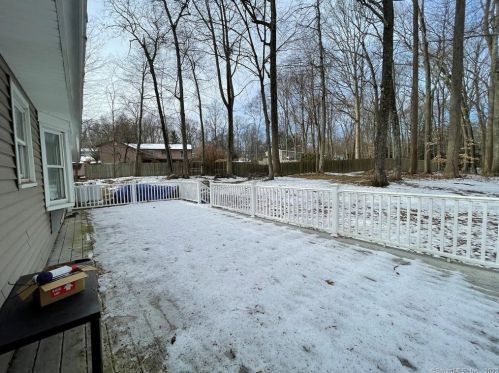 6 Little Fox Run, Huntington CT  06484-1619 exterior