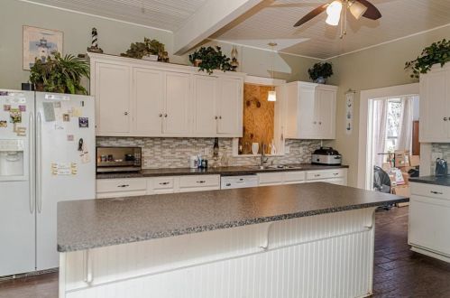 417 Giddings St, Leo, TX 78947-6343