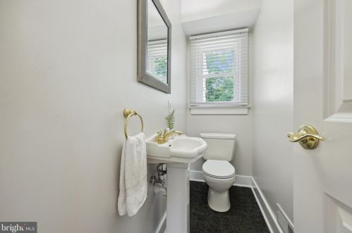 30 Robert Rd, Princeton NJ  08540-5333 exterior