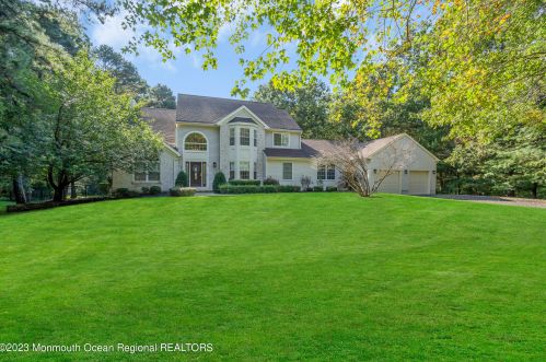 34 Mayberry Dr, Tinton Falls, NJ 07724-9739