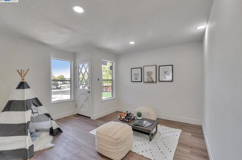 118 Idaho St, Ripon, CA 95366-2010