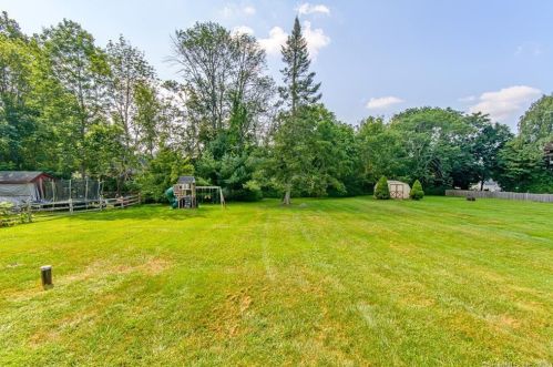 15 Bartlett Meadow Dr, Killingly CT  06241-1847 exterior