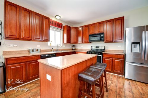 708 Bay Shore Dr, Pingree Grove IL  60140-9144 exterior