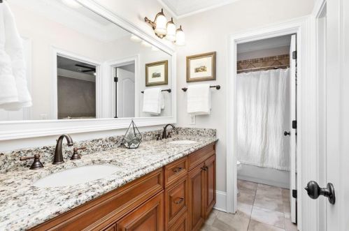 284 Hedden Rd, Atlanta GA  30342-2768 exterior