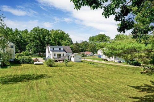 43 Winter St, Tilton, NH 03276-5410