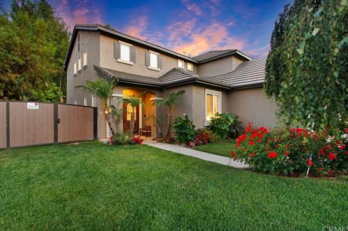 8730 Foxhollow Dr, Anaheim CA  92808-1674 exterior