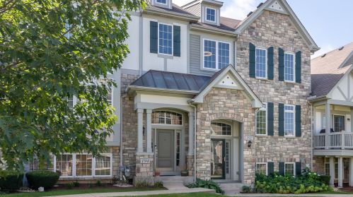192 Sype Dr, Carol Stream, IL 60188-3374
