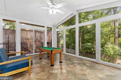 8006 Middlewood Pl, Springfield VA  22153-1928 exterior