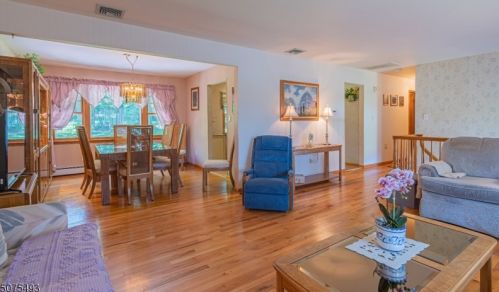 7 Robert St, Roxbury Township, NJ 07836-9743