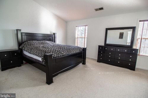 6713 Sutton Oaks Way, Gainesville, VA 20155-1488