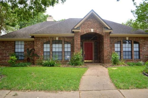 1438 Juniper Ln, Taylor Lake Village, TX 77586-4542