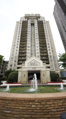 799 Hammond Dr, Atlanta GA  30328-6114 exterior