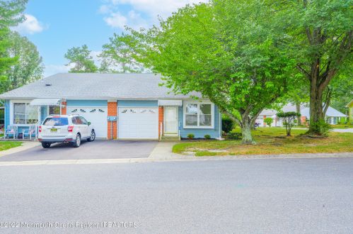 8 Carteret Ln, Lakehurst, NJ 08759-1500
