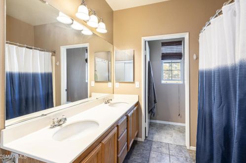 1843 Amberleaf Ln, Simi Valley CA  93065-7435 exterior