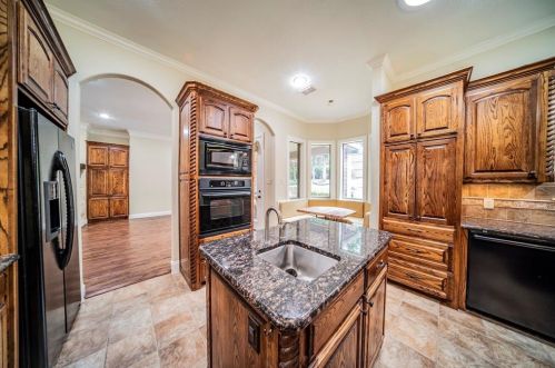 7000 Mossycup Ln, Fort Worth TX  76182-3674 exterior