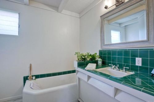 1111 Oak Dr, Vista CA  92084-4659 exterior