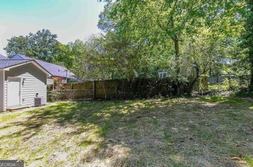 1864 Center Ave, Atlanta GA  30344-4656 exterior