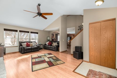 5318 Whispering Oaks Dr, Plainfield, IL 60586-6633